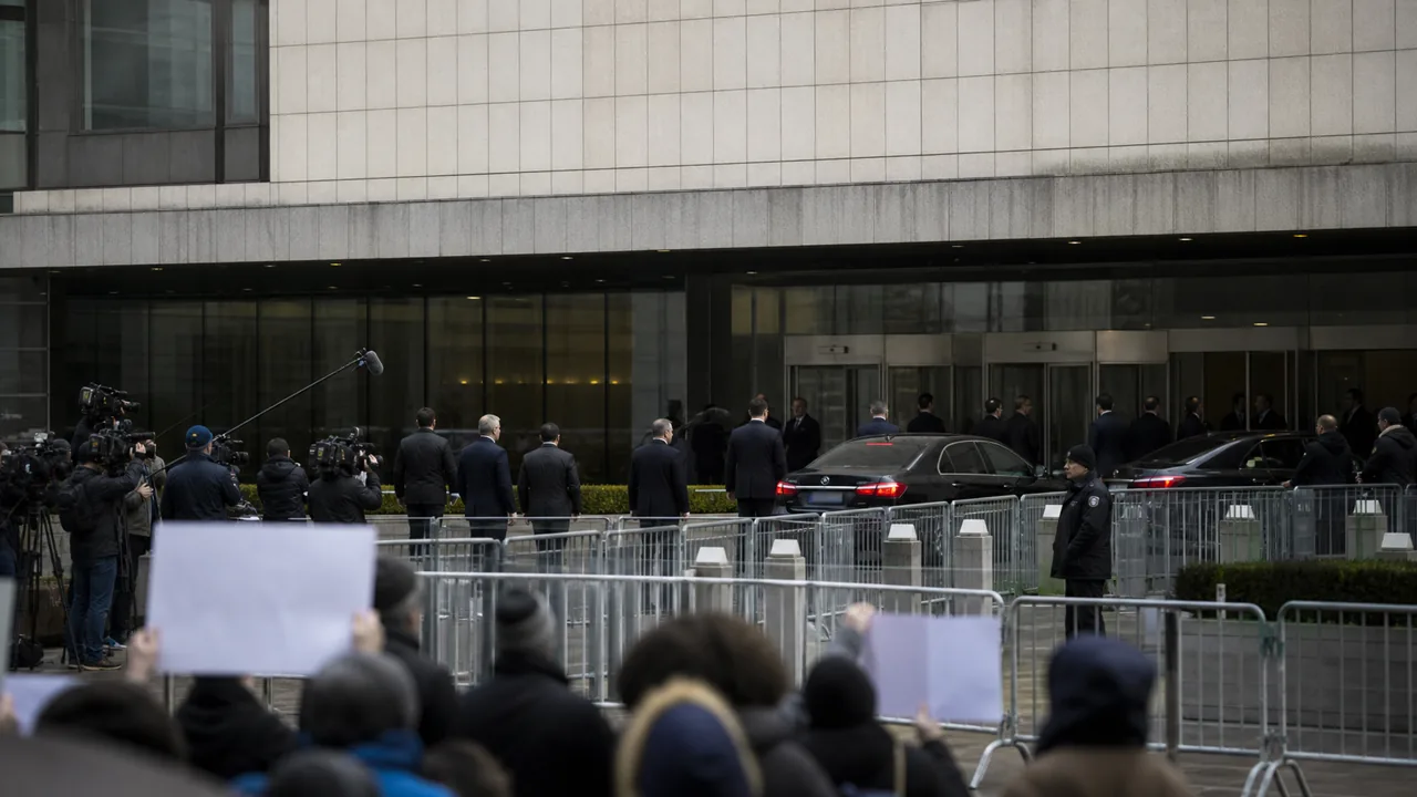 AI-foto van een anoniem Brussels vergadergebouw met pers en beveiliging als beeld bij EU-overleg met een Taliban-delegatie.